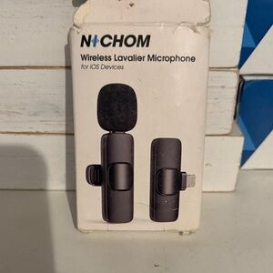 Black Wireless Lavalier Microphone for iOS Devices